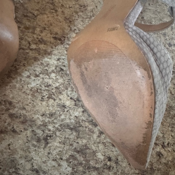 Vince Camuto Grey Snake Skin Heels with open back size 8 - Picture 3 of 7